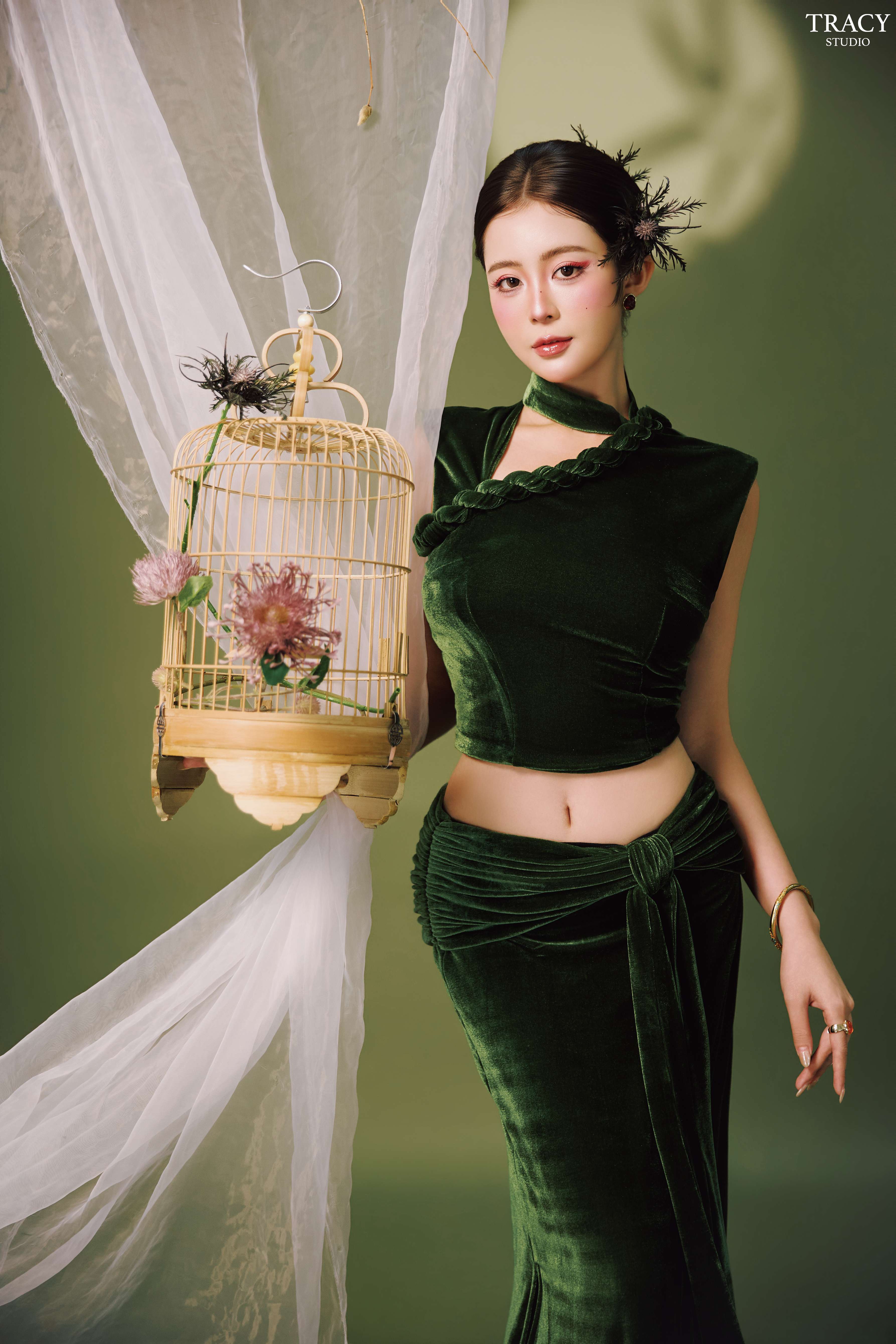 frontend/img/gallery/anh-tet-yem-ao-dai/tracy-studio-chup-concept-trung-thu-thanh-truc (3).jpg
